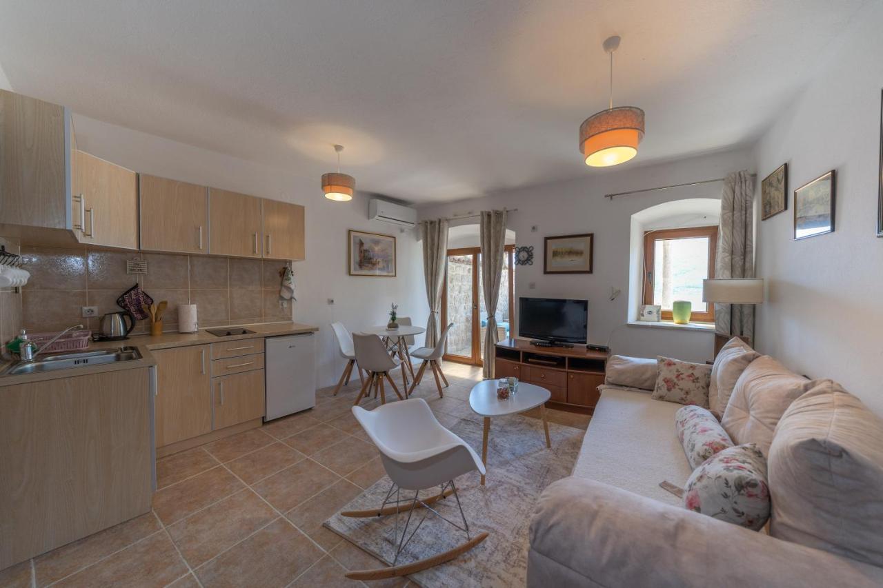 Apartments Franovic Πέραστ Εξωτερικό φωτογραφία