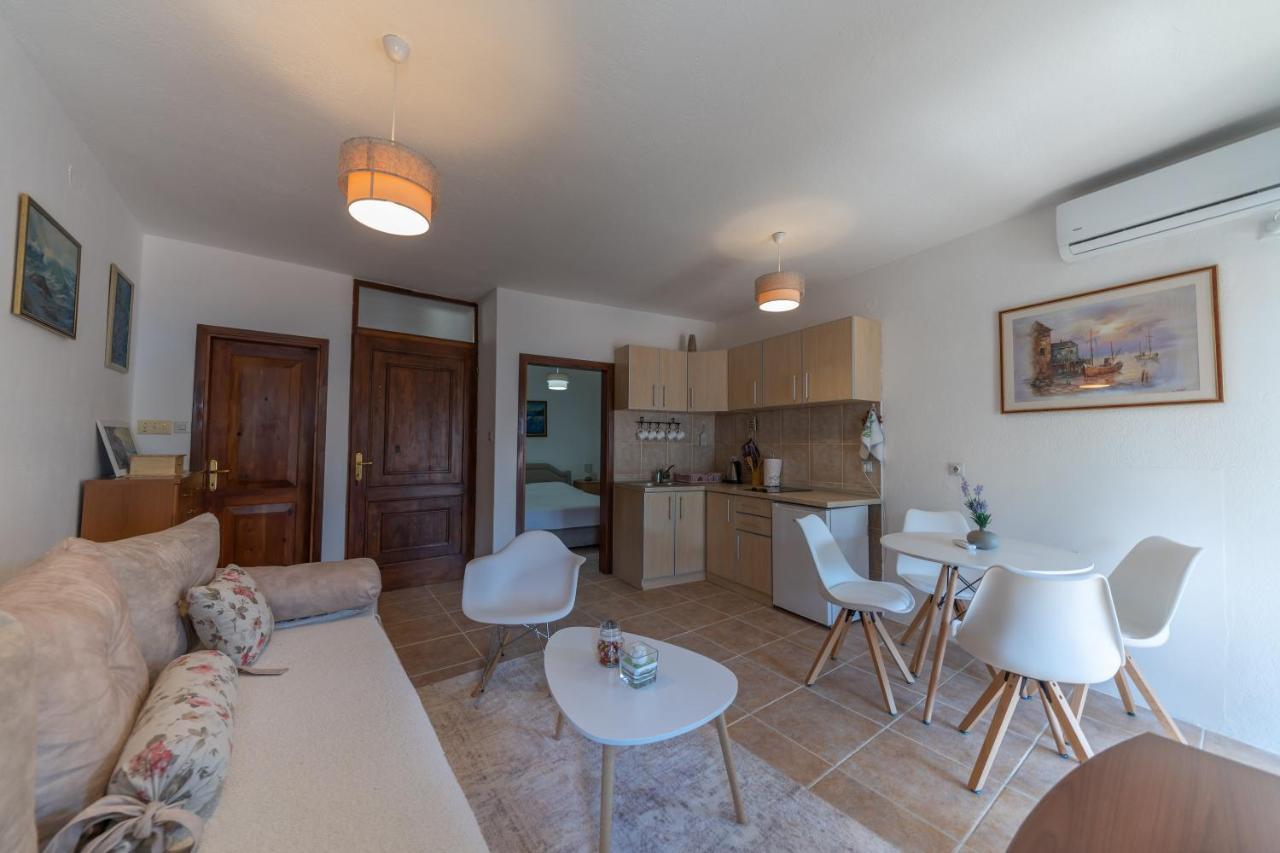 Apartments Franovic Πέραστ Εξωτερικό φωτογραφία