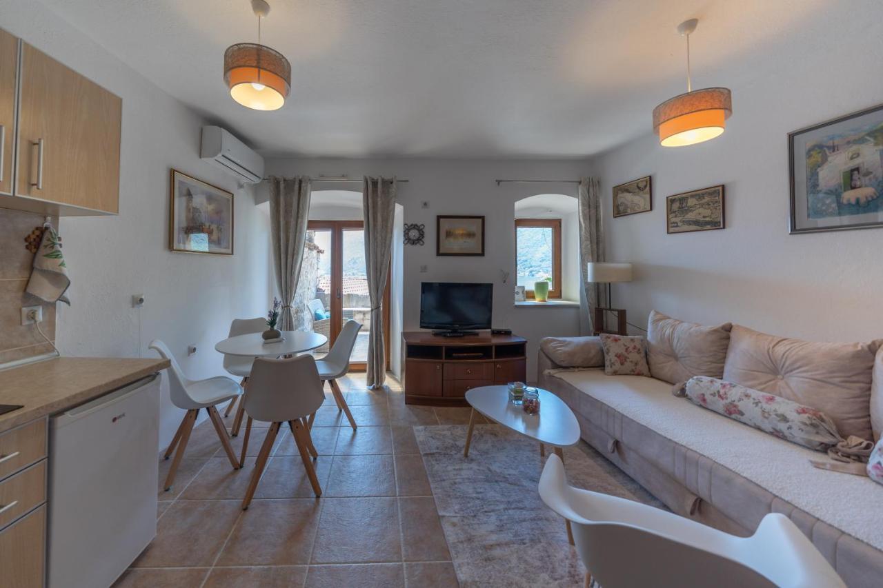 Apartments Franovic Πέραστ Εξωτερικό φωτογραφία