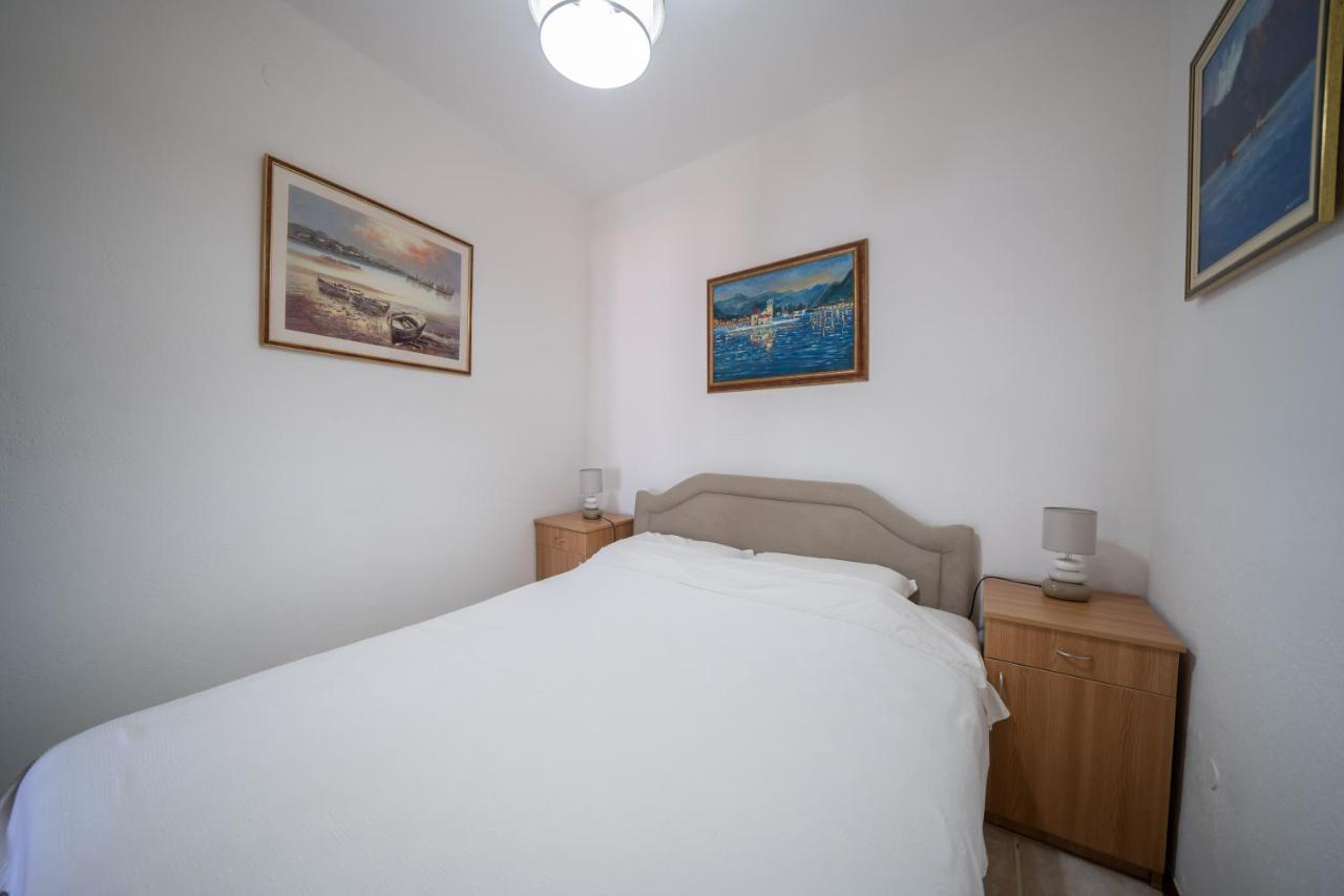 Apartments Franovic Πέραστ Εξωτερικό φωτογραφία