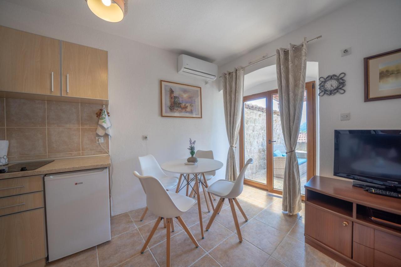 Apartments Franovic Πέραστ Εξωτερικό φωτογραφία