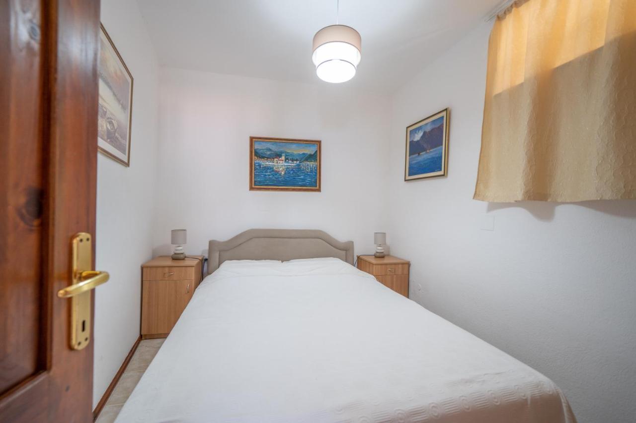 Apartments Franovic Πέραστ Εξωτερικό φωτογραφία