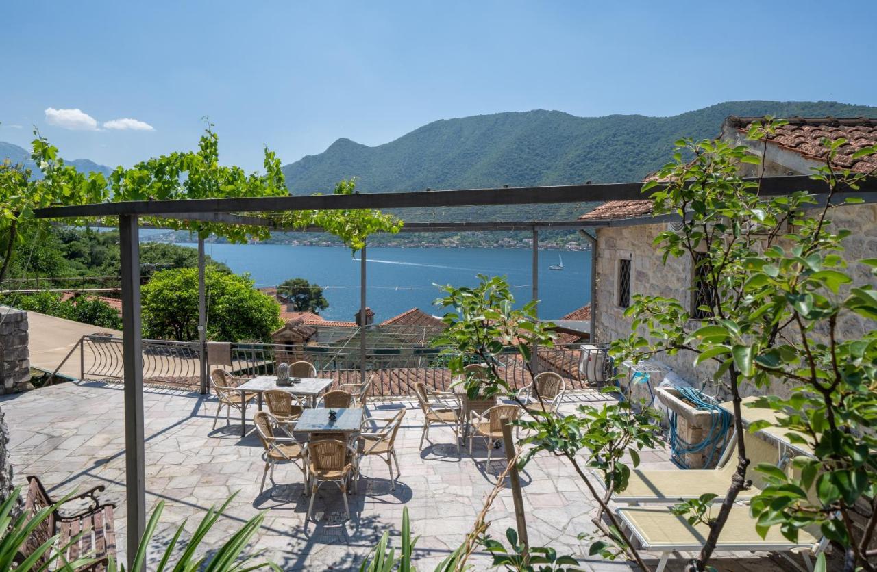 Apartments Franovic Πέραστ Εξωτερικό φωτογραφία