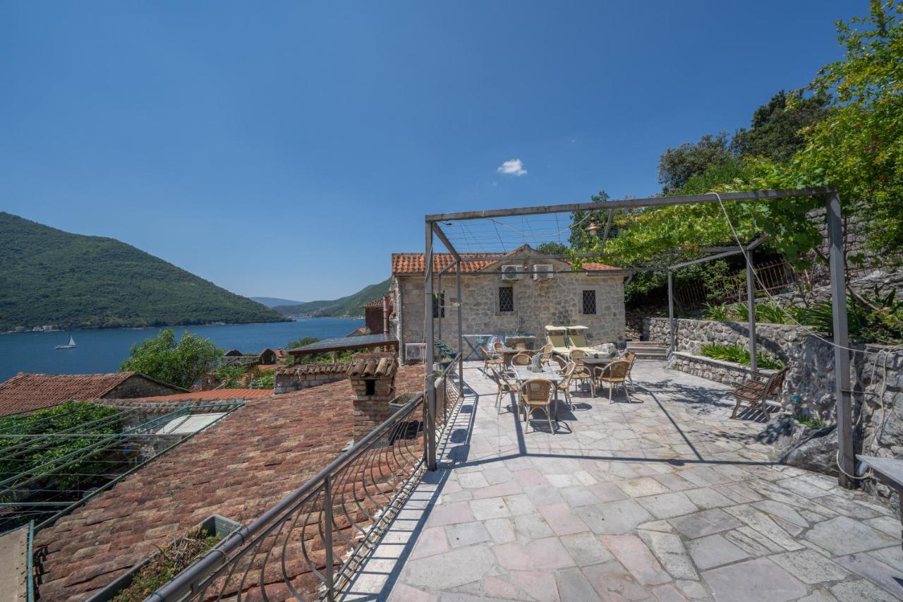 Apartments Franovic Πέραστ Εξωτερικό φωτογραφία