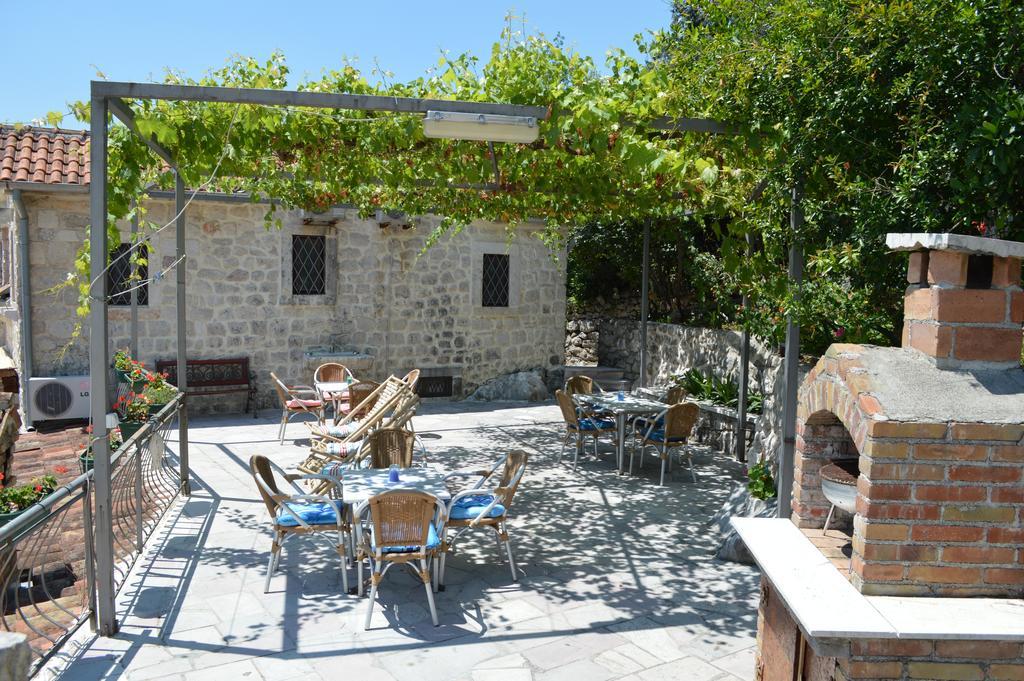 Apartments Franovic Πέραστ Εξωτερικό φωτογραφία
