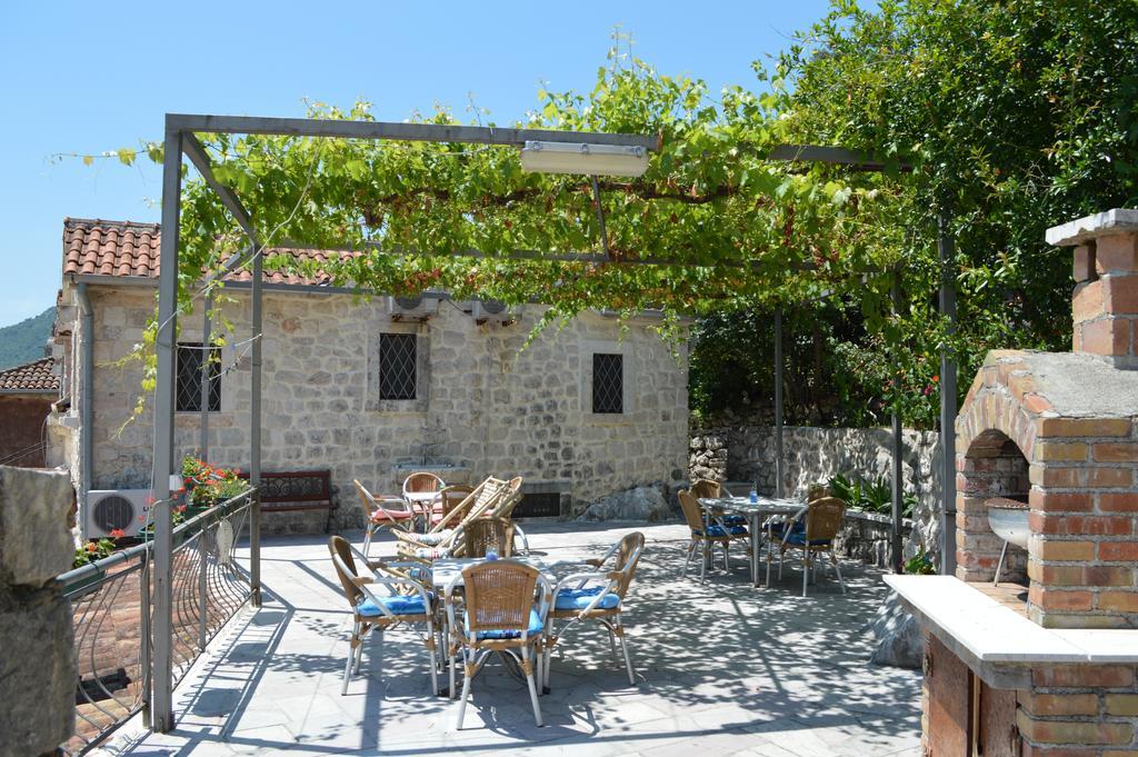 Apartments Franovic Πέραστ Εξωτερικό φωτογραφία
